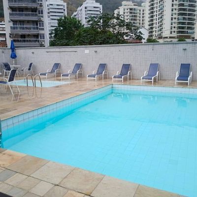 Apartamento EXCLUSIVO à venda. Rua Desembargador Izidro. 2 varandas, 2 quartos sendo 1 suíte, dependências e vaga. Prédio com infraestrutura. Código 25013 - Apartamento em Tijuca, Rio de Janeiro - à venda - MIGUEZ IMOBILIÁRIA
