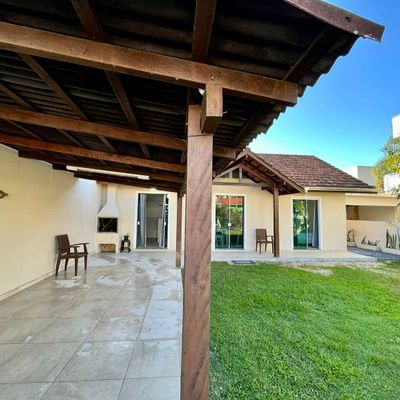 CASA COM 2 DORMITÓRIOS PRAIA DE BOMBAS -BOMBINHAS-SC - Casa em José Amândio, Bombinhas - para temporada - JBR INVESTIMENTOS IMOBILIARIOS