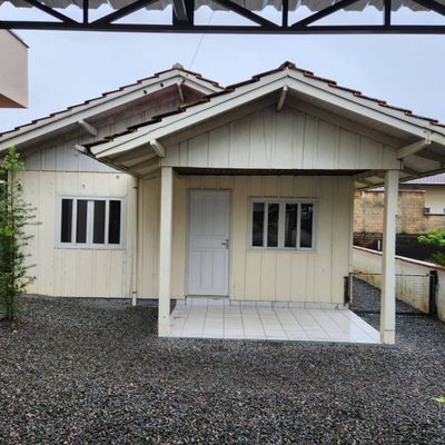 Casa de três dormitórios - Nereu Ramos - Casa em Nereu Ramos, Jaraguá do Sul - para locação - Franco Imóveis